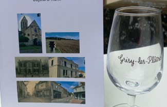 Au marché de Noël : un livre sur "100 ans à Grisy " et le vin de la vigne du village, à déguster 